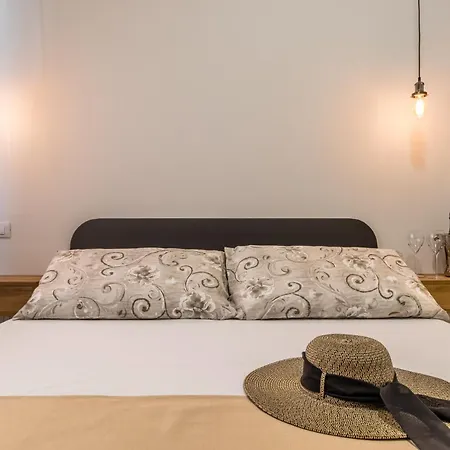 Gigi House Piazza Mazzini 300m Dal Mare *